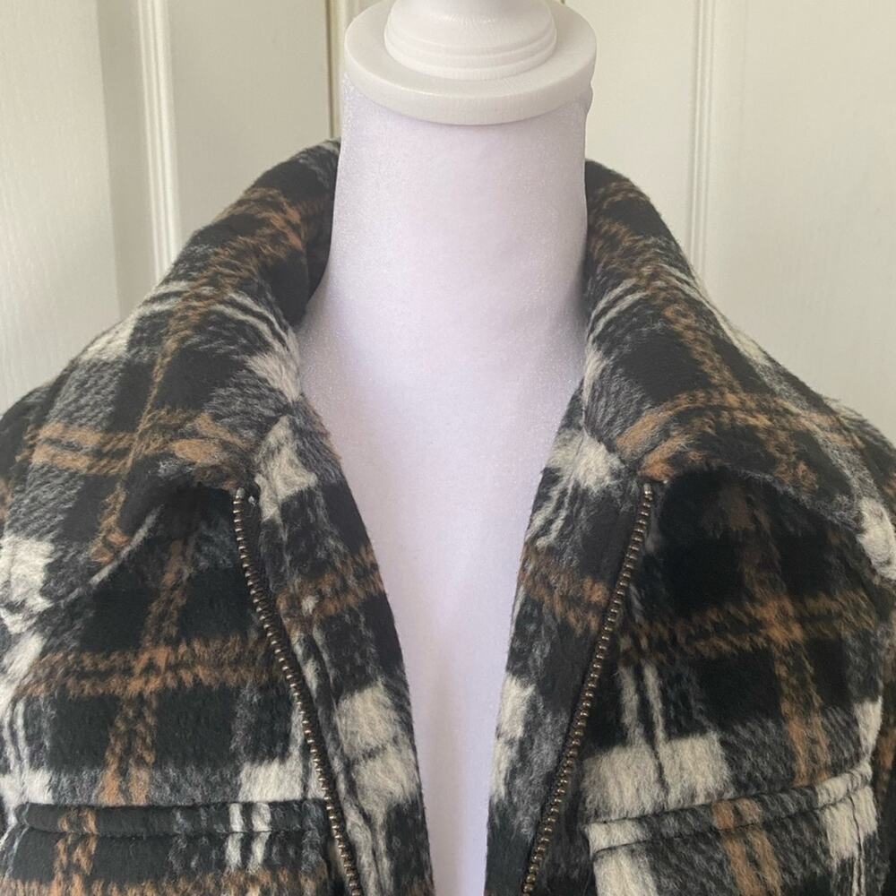 AVEC LES FILLES plaid jacket size medium. - Picture 4 of 14